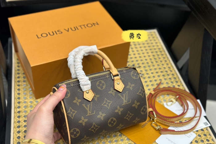 AAAA quality ,split leather bag purse , size: 18cm, B68-6037-6038