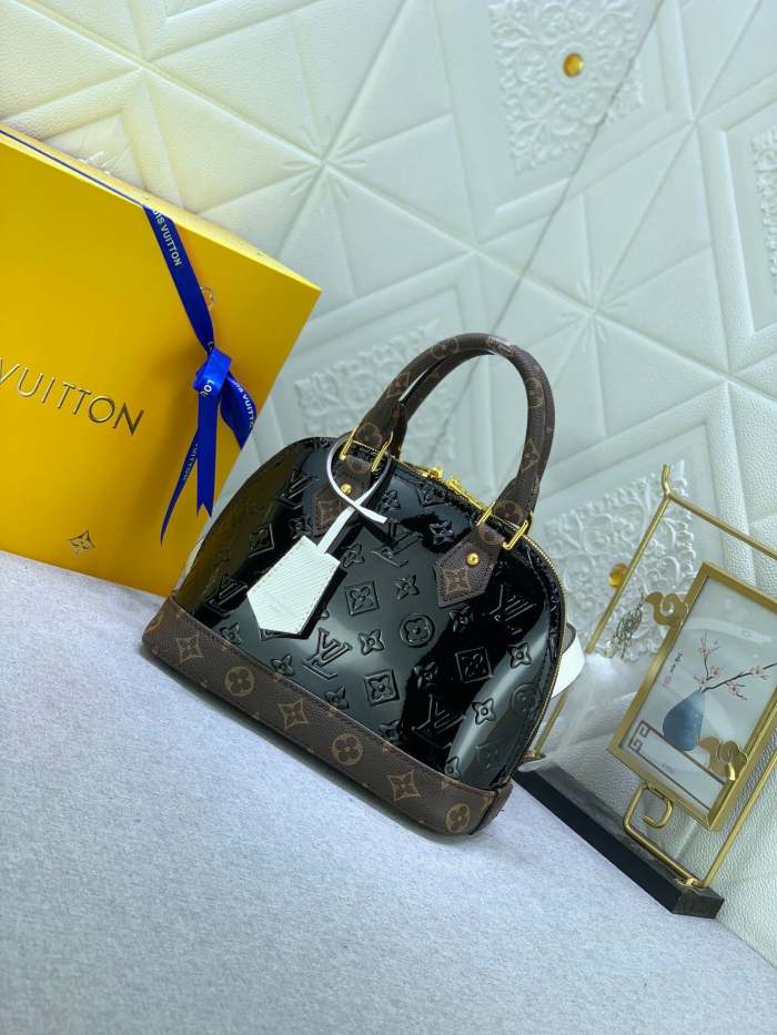Alma Leather  bag ,5A , size 25x17.5x11.5cm ,no box,  B110-149