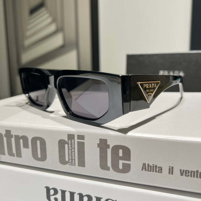 Blue light blocking sunglasses with the box and case ,G25-2531-2536