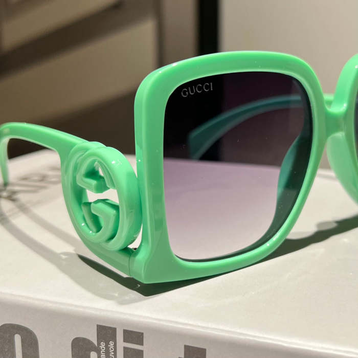 Blue light blocking sunglasses with the box and case ,G25-2365-2368