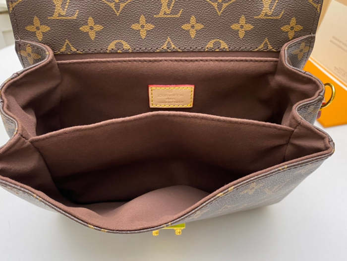 Metis Leather  bag ,5A , size 25x19x9cm ,no box,  B110-117