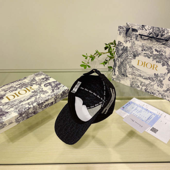 men women hat ,no box. HX25-446-447