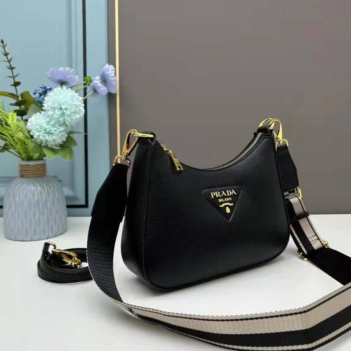 Leather  bag ,5A , size 25x18x8cm  ,no box,  B110-160