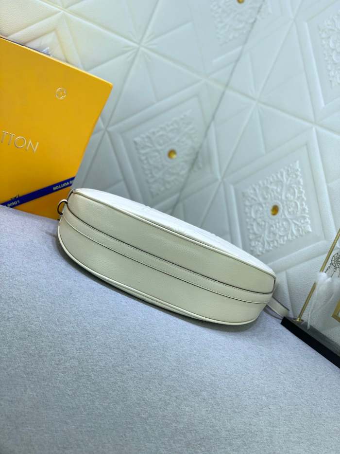 Leather bag ,5A ,no box,size 38X26X10cm,B110-167