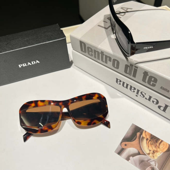 Blue light blocking sunglasses with the box and case ,G25-2526-2530