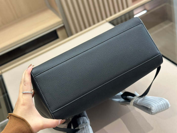 Split leather  bag ,4A,size 30x40cm, no box, B88-1672-1673