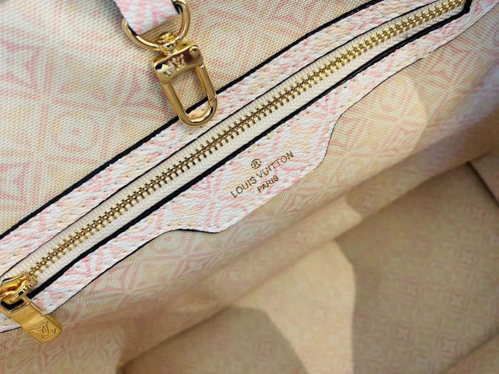 Neverfull Leather  bag ,5A , size 32x29x17cm ,no box,  B110-152