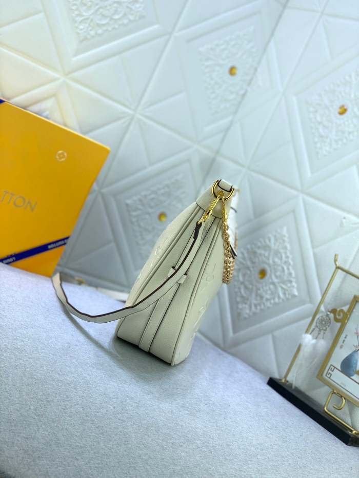 Leather bag ,5A ,no box,size 38X26X10cm,B110-167