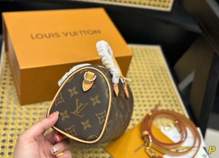 AAAA quality ,split leather bag purse , size: 18cm, B68-6037-6038