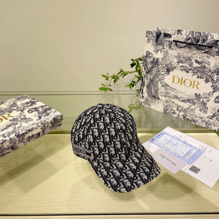 men women hat ,no box. HX25-446-447