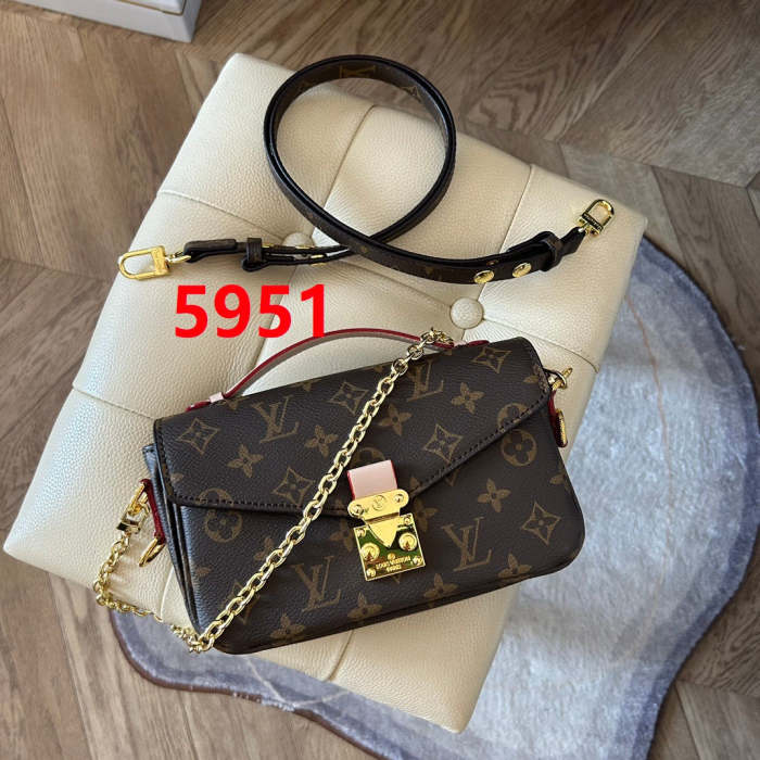 Split leather bag , 3A, size 21x12cm, no box, B68-5951