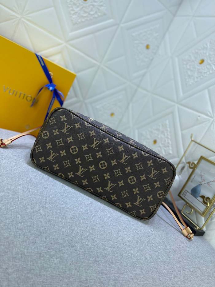 Leather neverfull  bag ,5A . size 32x29x17cm ,no box, B130-47