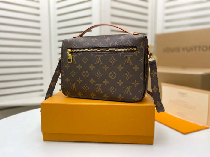 Metis Leather  bag ,5A , size 25x19x9cm ,no box,  B110-117