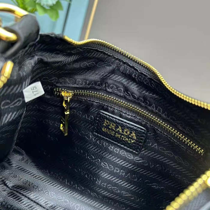 Leather  bag ,5A , size 25x18x8cm  ,no box,  B110-160