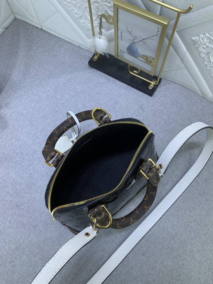 Alma Leather  bag ,5A , size 25x17.5x11.5cm ,no box,  B110-149