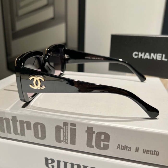 Blue light blocking sunglasses with the box and case ,G25-2342-2345