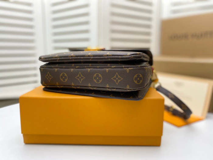 Metis Leather  bag ,5A , size 25x19x9cm ,no box,  B110-117