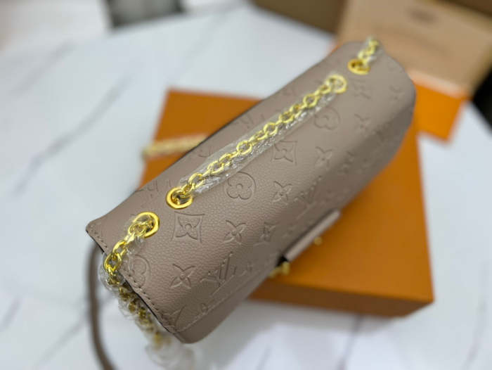 Leather bag ,AAAAA ,size 24.5*15*6.5cm,no box, B110-127