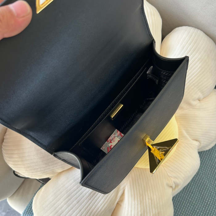 Split Leather  bag ,3A , size 22x16cm ,no box,  B68-6059