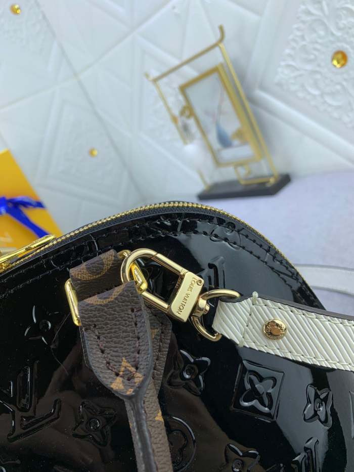 Alma Leather  bag ,5A , size 25x17.5x11.5cm ,no box,  B110-149