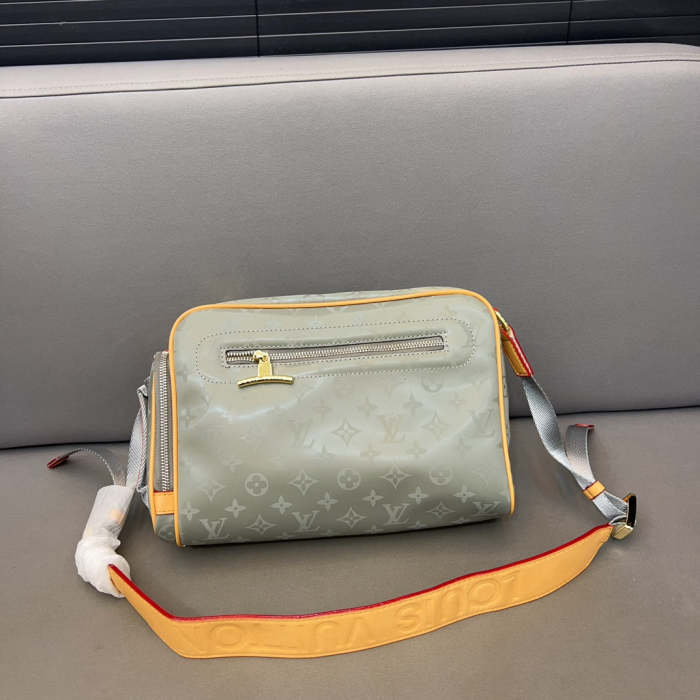 Split Leather  bag ,3A , size 35*26cm and 27*17cm ,no box,  B68-6046-6047