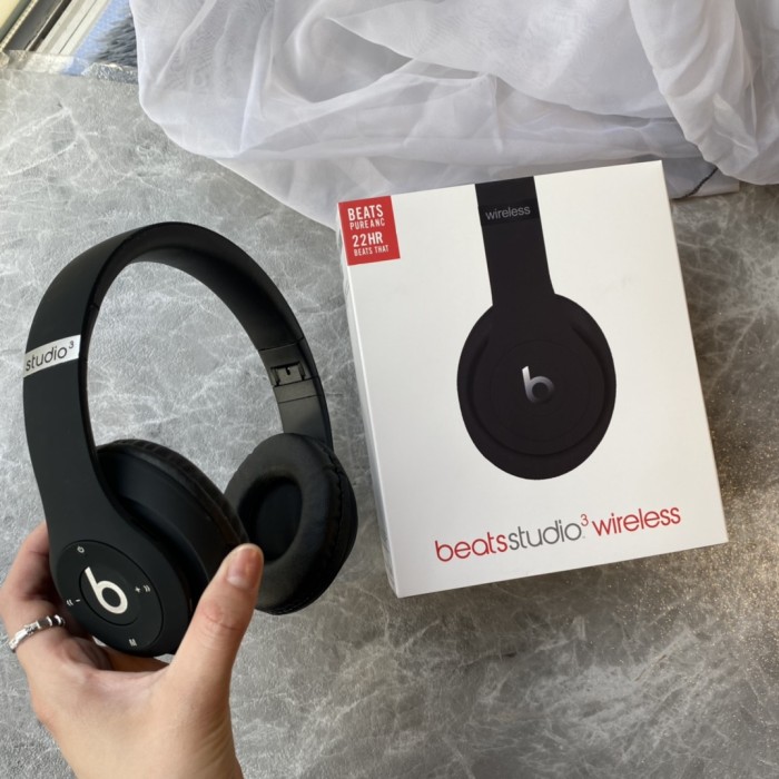 Beats Studio3 Wireless  Bluetooth headset