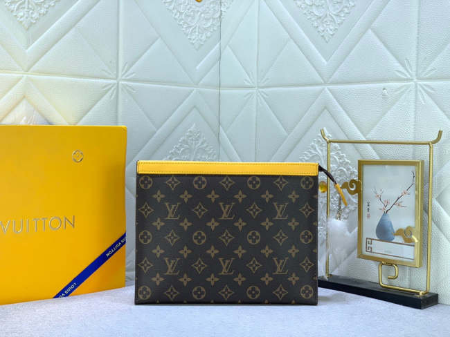 Leather bag ,5A , size 27x21x6cm ,no box, B68-6079