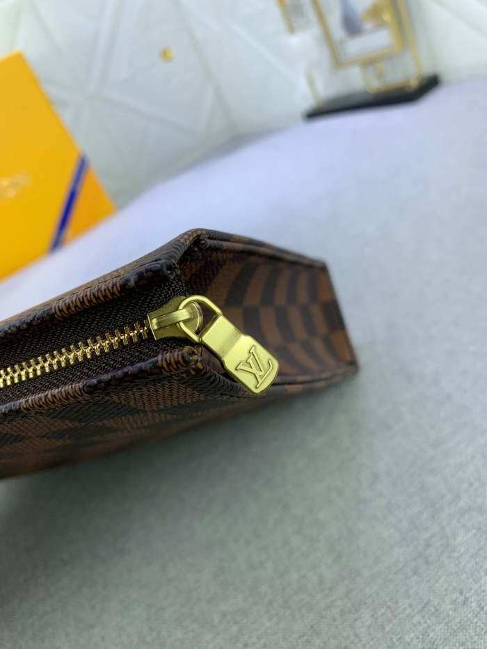 Leather bag ,5A , size 26x20x5cm ,no box,  B68-6072