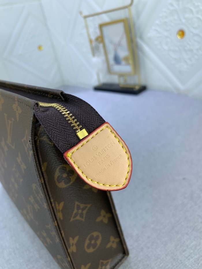 Leather bag ,5A , size 26x20x5cm ,no box,  B68-6070