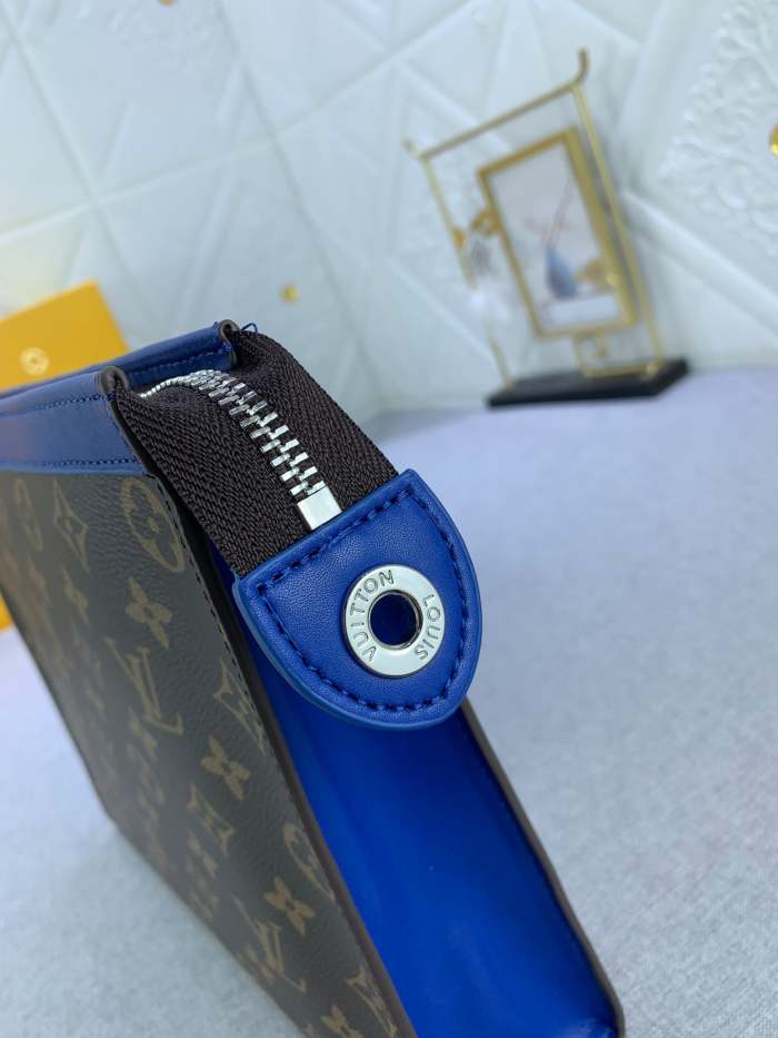 Leather bag ,5A , size 27x21x6cm ,no box,  B68-6077