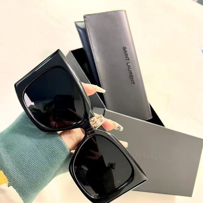 Blue light blocking sunglasses with the box and case ,G25-2566-2571
