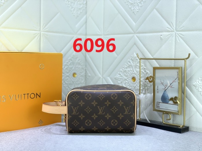 Leather bag ,5A , size 23x13x12cm ,no box,  B68-6096