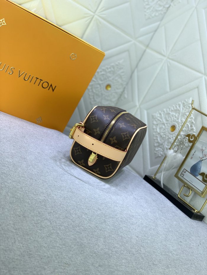 Leather bag ,5A , size 23x13x12cm ,no box,  B68-6096