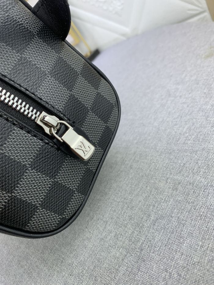 Leather bag ,5A , size 23x13x12cm ,no box,  B68-6098