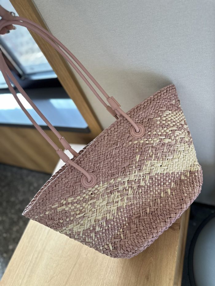 Straw bag ,3A , size 28x25cm ,no box,  B68-6099-6103
