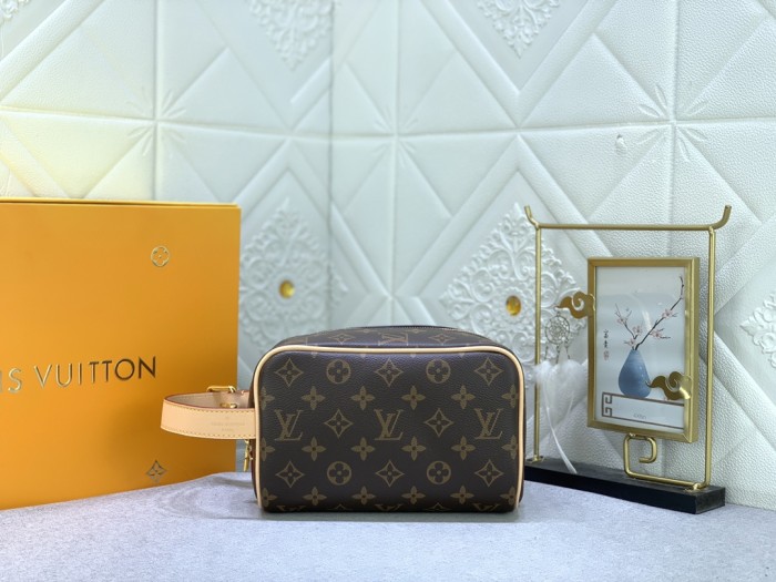 Leather bag ,5A , size 23x13x12cm ,no box,  B68-6096
