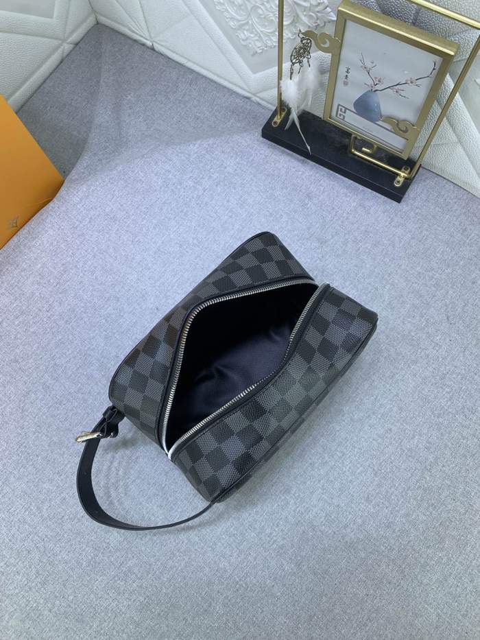 Leather bag ,5A , size 23x13x12cm ,no box,  B68-6098