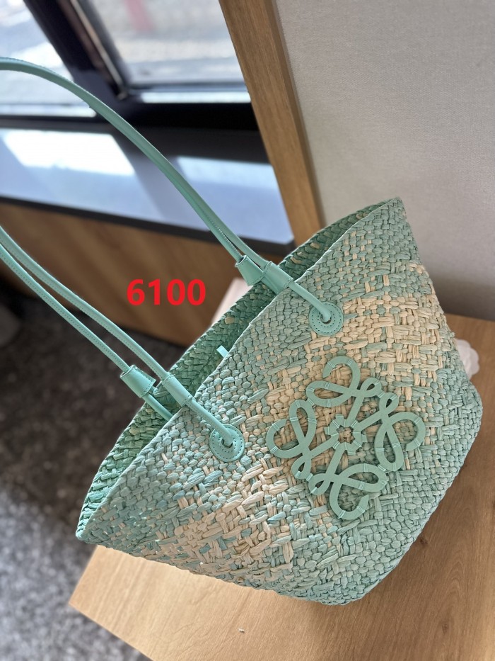 Straw bag ,3A , size 28x25cm ,no box,  B68-6099-6103