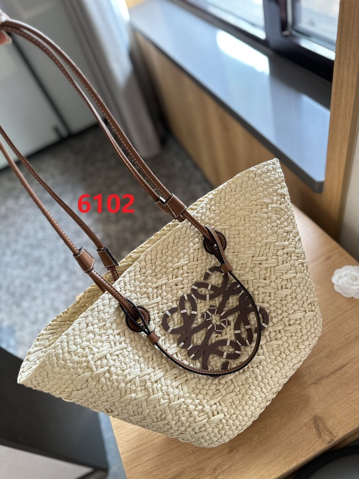 Straw bag ,3A , size 28x25cm ,no box,  B68-6099-6103