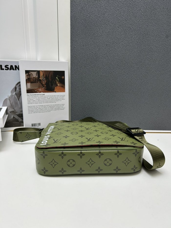 Canvas leather  bag ,5A,size 25X22X7cm, no box, B110-236-237