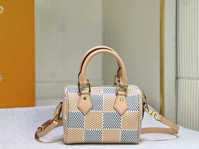 M40611，Leather bag ,5A , size 18x12x10cm ,no box,  B75-2975