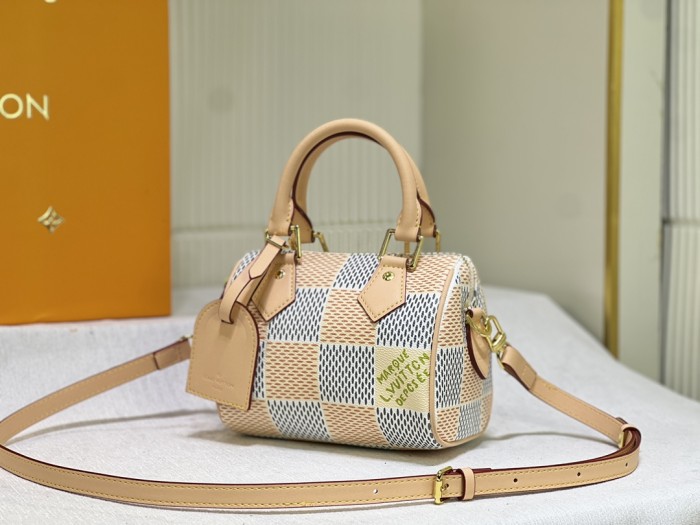 M40611，Leather bag ,5A , size 18x12x10cm ,no box,  B75-2975