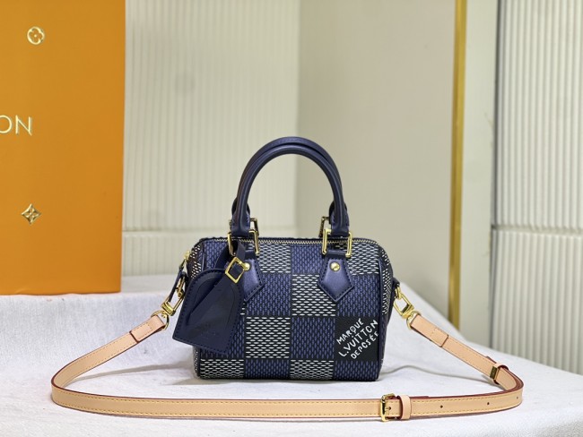 M40611,Leather bag ,5A , size 18x12x10cm ,no box, B75-2979