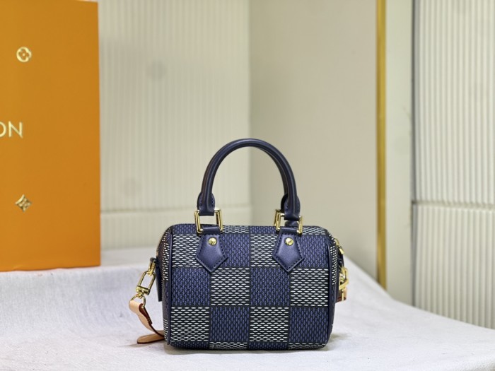 M40611，Leather bag ,5A , size 18x12x10cm ,no box,  B75-2979