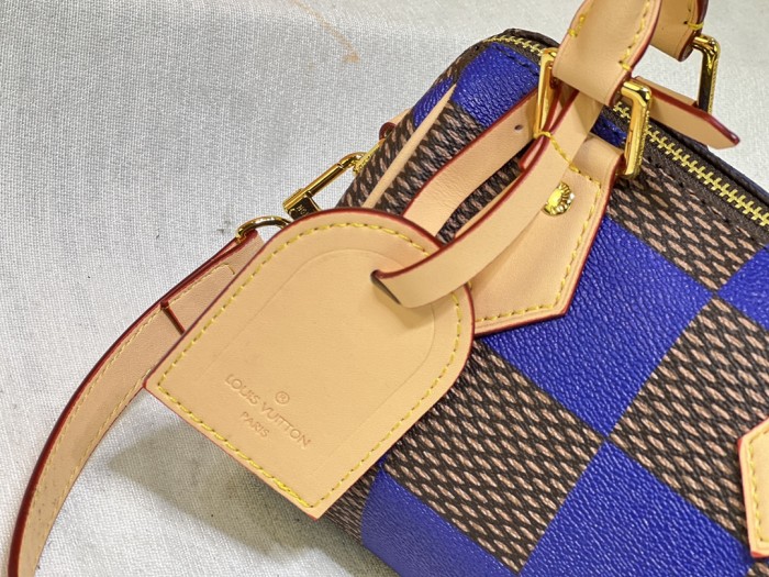 M40611，Leather bag ,5A , size 18x12x10cm ,no box,  B75-2976