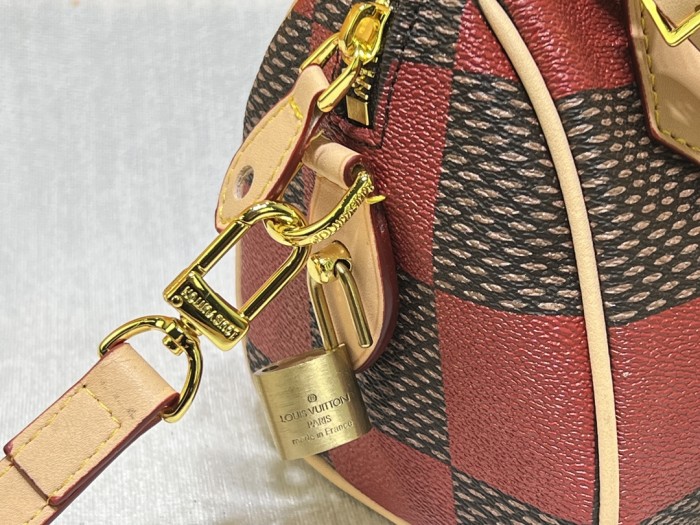 M40611，Leather bag ,5A , size 18x12x10cm ,no box,  B75-2978
