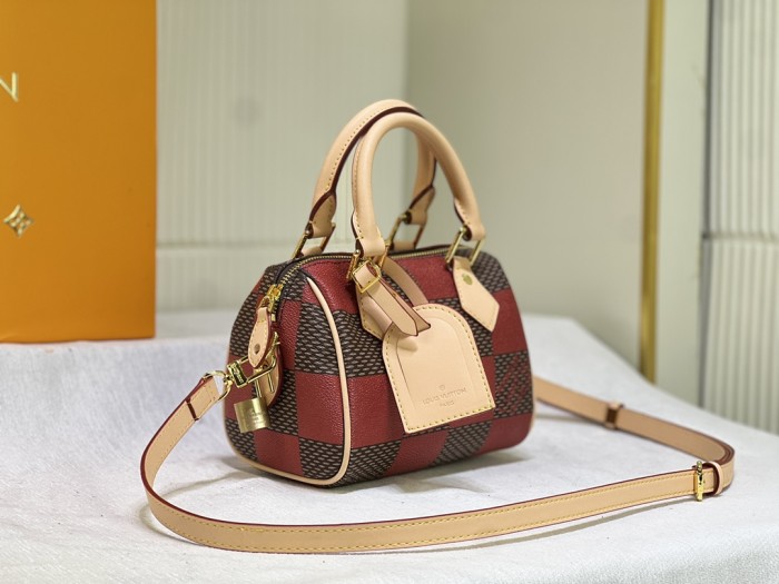 M40611，Leather bag ,5A , size 18x12x10cm ,no box,  B75-2978
