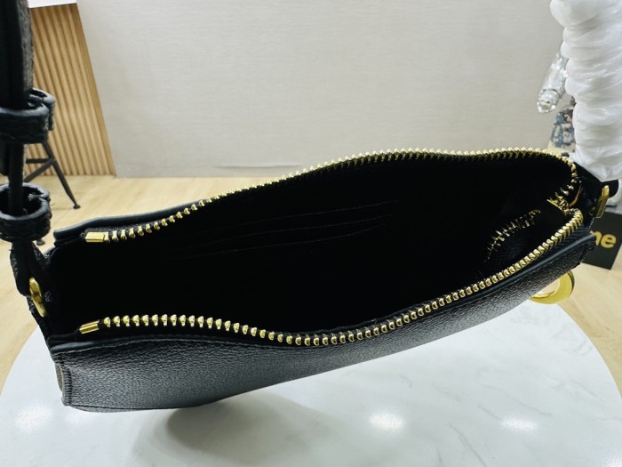 Leather bag ,5A , size 20x19x4cm ,no box,  B88-1777