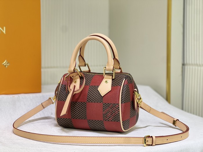 M40611，Leather bag ,5A , size 18x12x10cm ,no box,  B75-2978