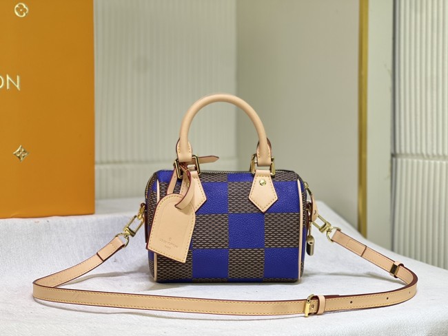 M40611,Leather bag ,5A , size 18x12x10cm ,no box, B75-2976
